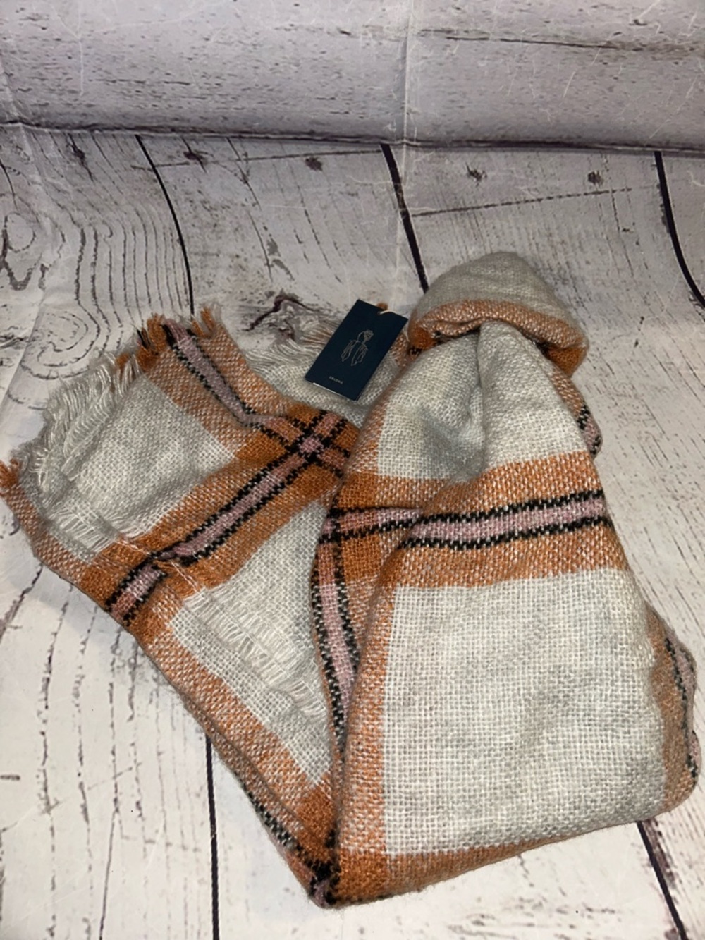 NWT Universal Thread Scarf